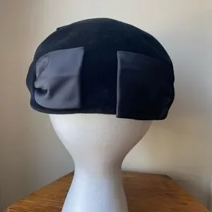 Chevalier Hat Circa 1950, Vintage Capulet velvet hat with bow detail Chevalier | Accessories | Chevalier Hat Circa 95 Vintage  main image 4